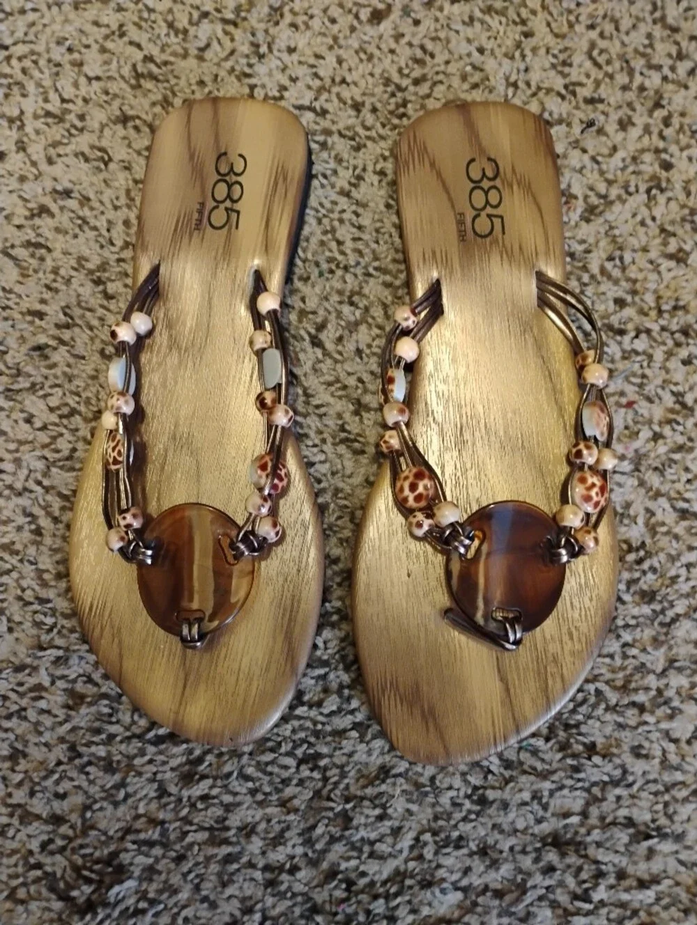 385 Fifth Beautiful Bronze Neutral Color Beach Vacation Flip Flop Sandals (NWOT) - Picture 1 of 3